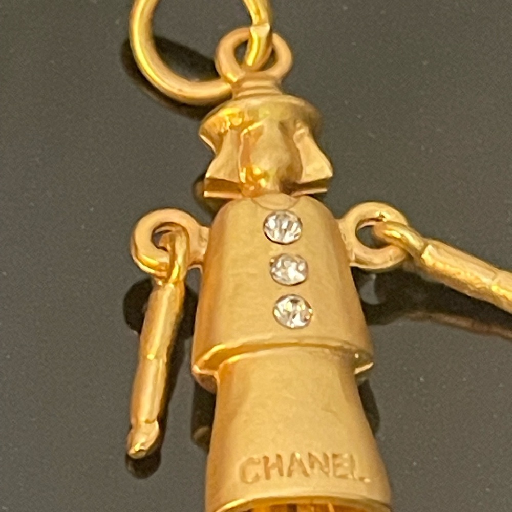 Chanel zipper puller - Picture 3 of 11